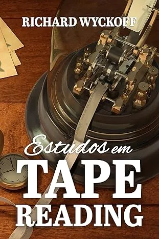 Capa do livro "Estudos em Tape Reading" de Richard Wyckoff, com uma máquina de fita de cotações antiga, um relógio e notas de dinheiro ao fundo.