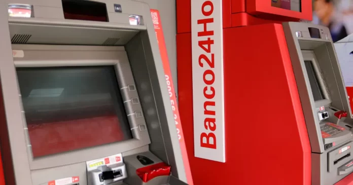 Caixa automático Banco24Horas representando o setor financeiro e análise técnica do IFNC