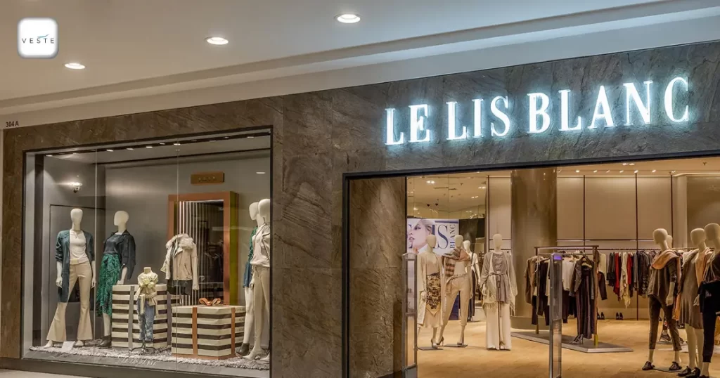 Loja Le Lis Blanc da Veste (VSTE3) em shopping de alto padrão com vitrine sofisticada e público A/B