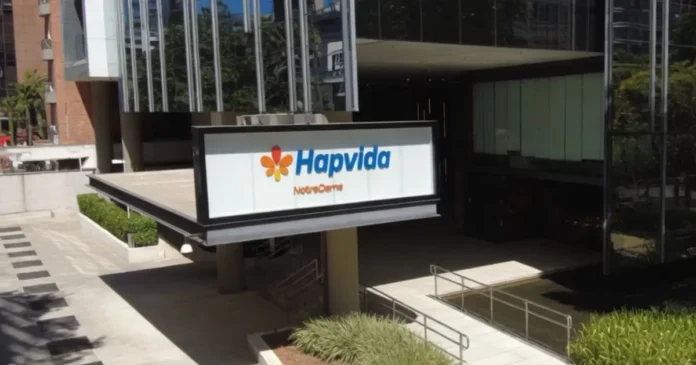 Fachada da sede da Hapvida NotreDame Intermédica com totem de identificação da empresa